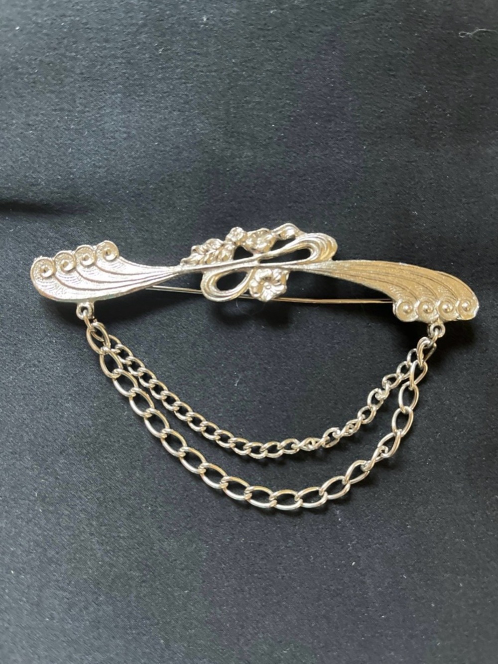 vintage silver-tone floral brooch with chains